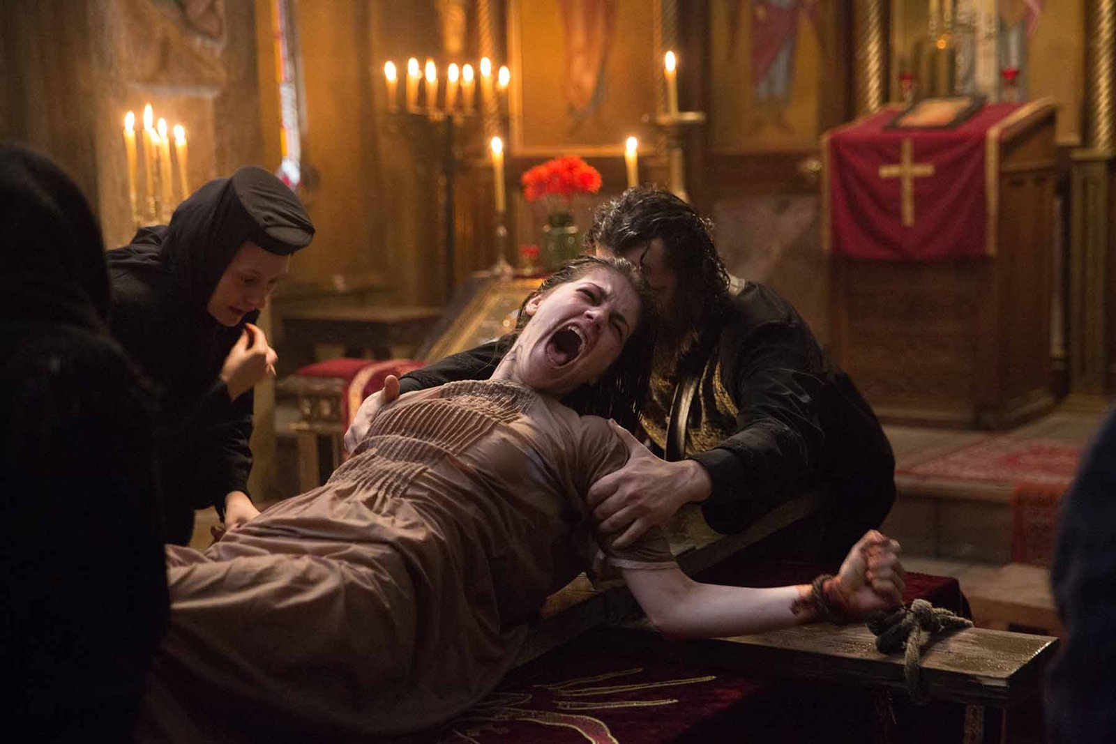 tráiler the crucifixion