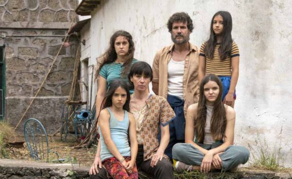 la casa entre los cactus