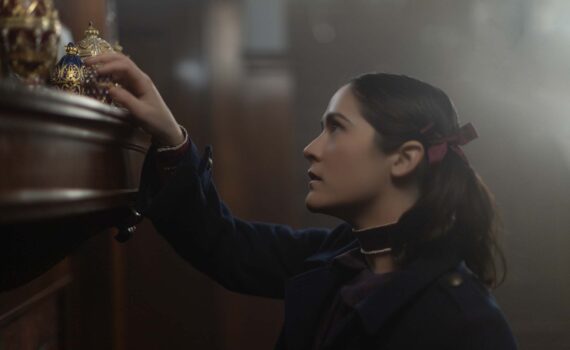 La huérfana primer asesinato