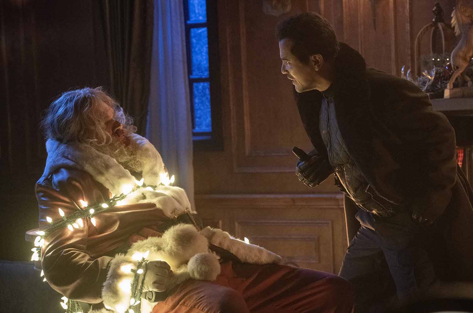 David Harbour se convierte en Santa Claus en ‘Noche de paz’