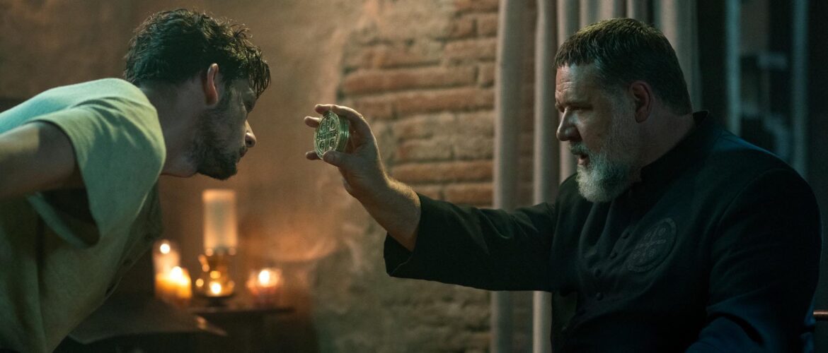 Russell Crowe el exorcista del papa