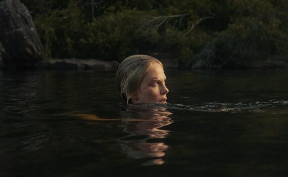 depredador dominante apex charlize theron