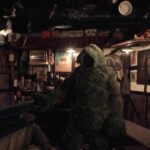Los hombres de musgo en un bar
