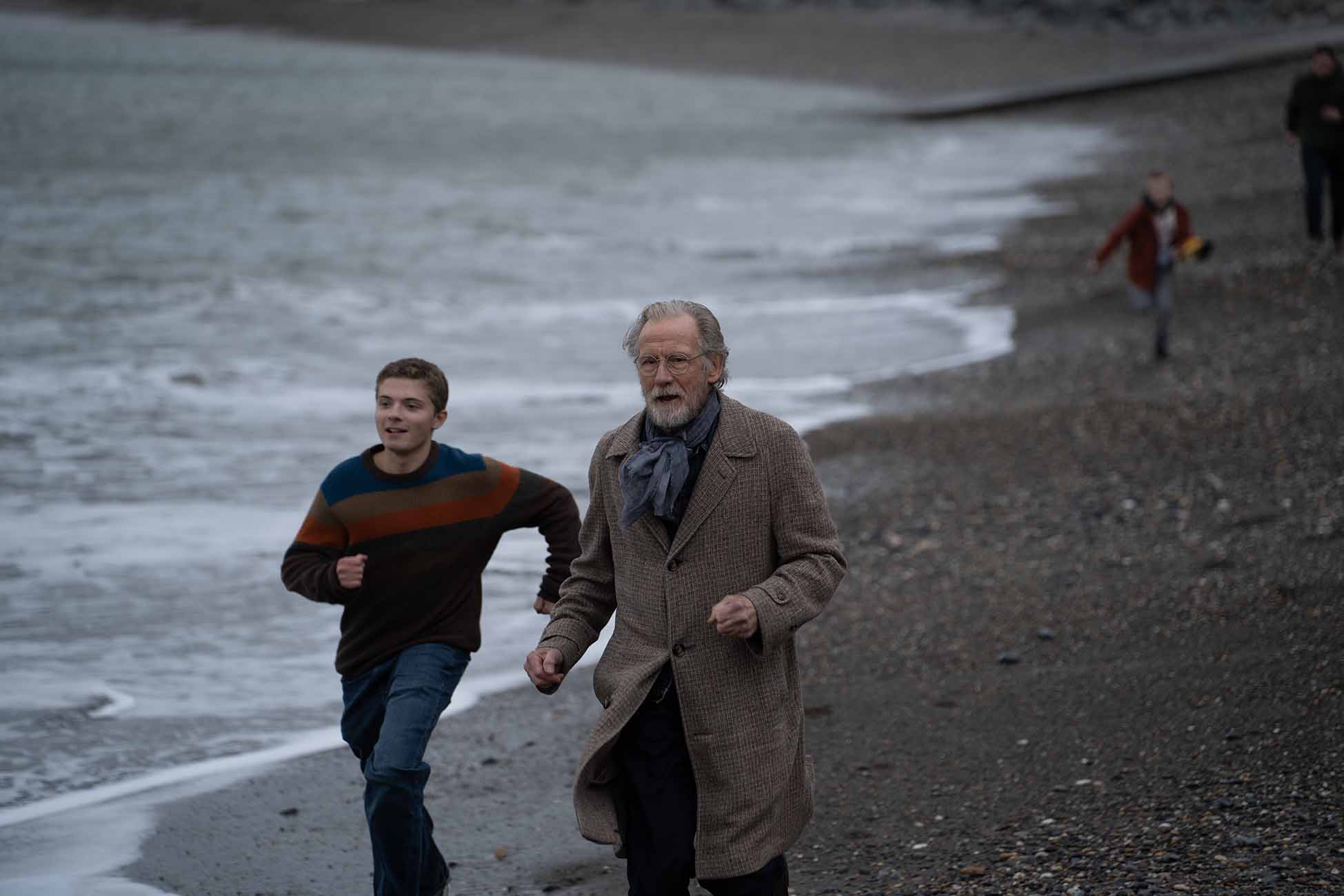 A 500 millas Bill Nighy y Roman Griffin Davis