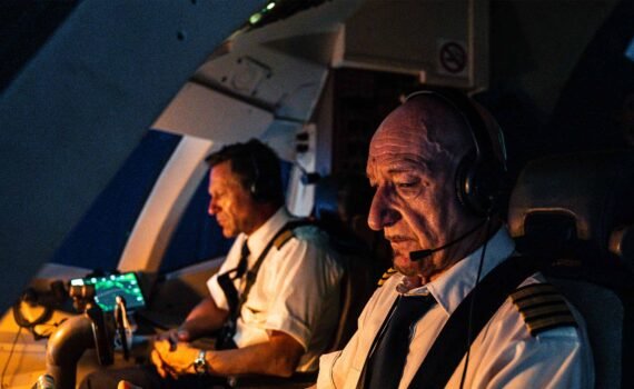 En mar abierto Ben Kingsley, Aaron Eckhart