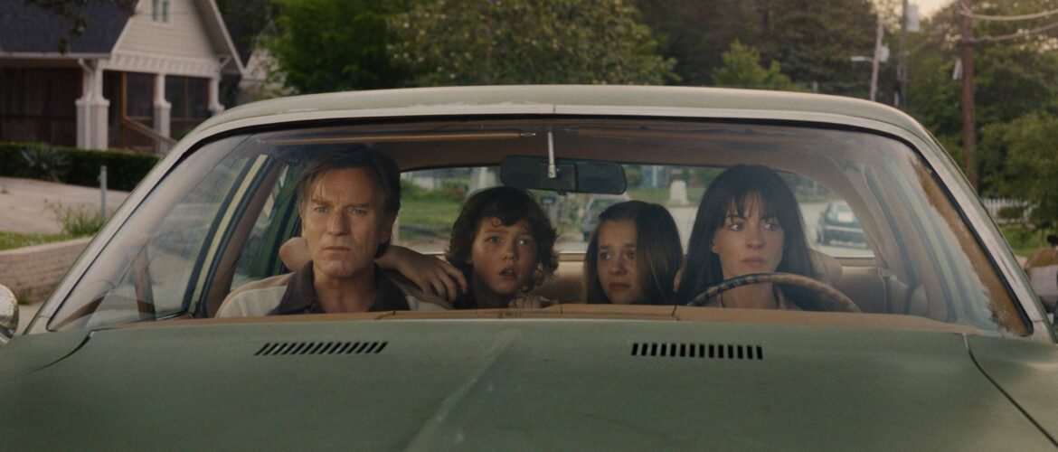 el final de oak street Anne Hathawa, Ewan McGregor, Maisy Stella, Christian Convery
