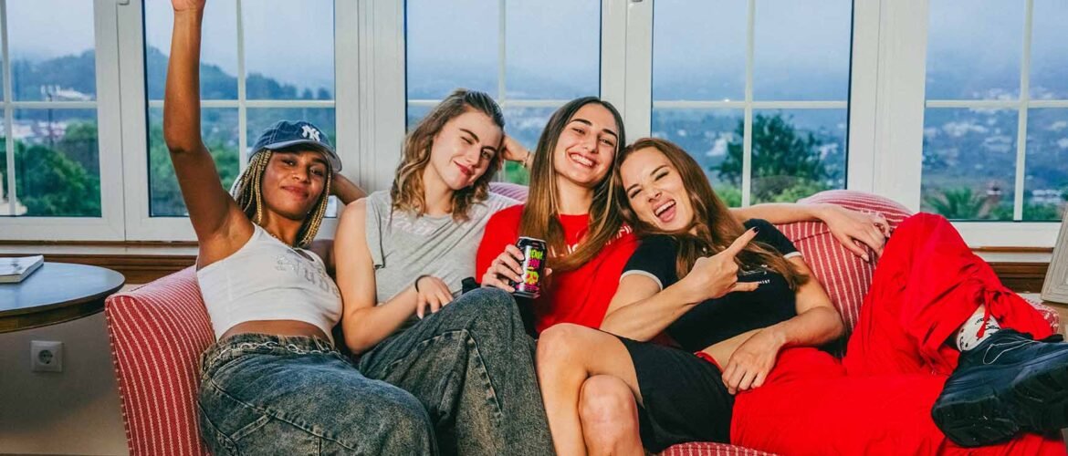 Juntas hasta la muerte Stephanie Gil, Sandra Escacena, Aria Bedmar, Nira Osahia
