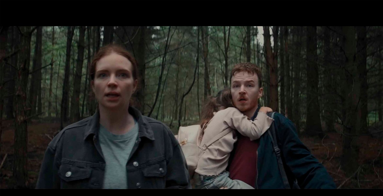 binding eva Ryan Ralph Gerrard, Catherine Deevy, Darcey Wood en un bosque